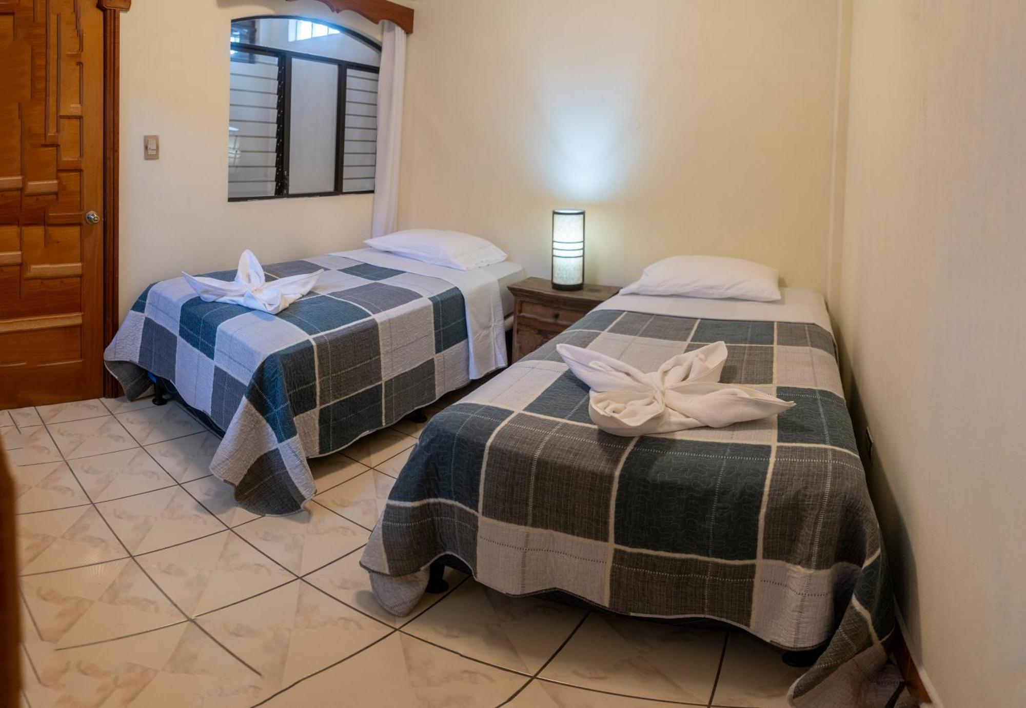 Hotel Los Manantiales Panajachel Bagian luar foto